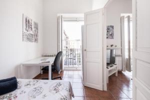 Postel nebo postele na pokoji v ubytování Comfy 4 rooms apt in the heart of Chueca (Madrid center)