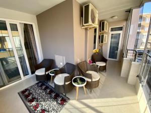 a living room with some chairs and a table at Modern 2bedroom apt on Cleopatra (WiFi,pool) in Alanya
