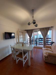 a living room with a white table and a couch at Tu Lugar en Mardel in Mar del Plata