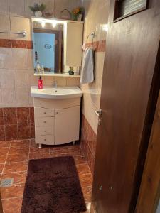 Koupelna v ubytování Alexiou Guesthouse Pilion Katigiorgis
