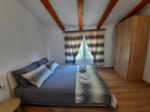 Ein Bett oder Betten in einem Zimmer der Unterkunft Apartments Gazevic