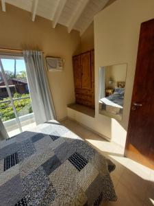 Giường trong phòng chung tại Los Cardones