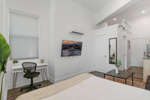 Gallery image of Simple Studio Apt with In-unit Laundry - Wilson 403 in Chicago