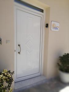 Gallery image of SUNNY HOLIDAYS APARTMENT in Kremasti