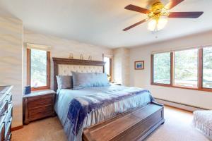 Tempat tidur dalam kamar di Elk Ridge Retreat #3098