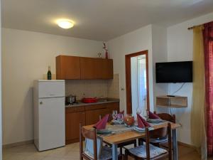 Kuchyň nebo kuchyňský kout v ubytování Apartmani Cosic Ante