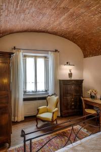 a living room filled with furniture and a window at Hotel Mulino di Firenze - WorldHotels Crafted in Florence