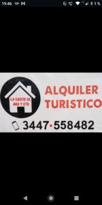 un segnale per un trasporto di camion caulker in aggiunta alla media di La casita de Ana y Eto a Villa Elisa