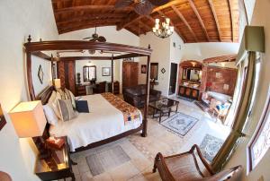 an aerial view of a bedroom with a large bed at La Buena Vibra Retreat and Spa Hotel Adults Only in Tepoztlán