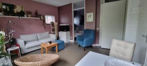 Posezení v ubytování Lovely 1 bedroom apartment with garden
