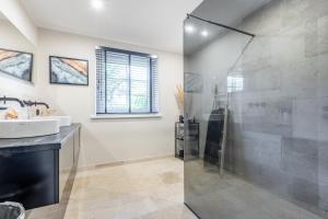 Ένα μπάνιο στο Dünen Lodge +26 φωτογραφίες