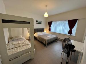 a bedroom with two bunk beds and a window at Ganha holiday house in Antwerp