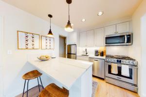 A kitchen or kitchenette at East Vail Escape