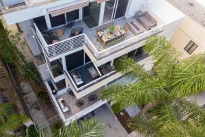 an overhead view of a house with palm trees at Balboa II by AvantStay Modern Condo w Balcony Views of Balboa Park in San Diego