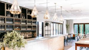 a bar in a restaurant with tables and chairs at Crittenden Lakeside Villas in Dromana