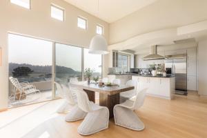 a kitchen and dining room with a table and chairs at Seascape by AvantStay Spacious Contemporary Oasis in Del Mar in San Diego