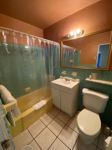 Koupelna v ubytování AC Suites