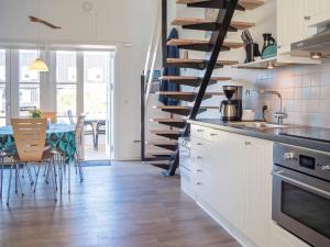 Nhà bếp/bếp nhỏ tại 6 person holiday home in Vestervig-By Traum +23 ảnh