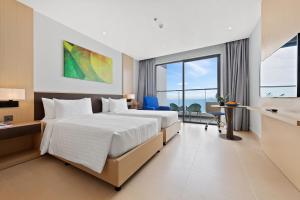 Postel nebo postele na pokoji v ubytování The Empyrean Cam Ranh Beach Resort