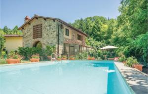 a swimming pool in front of a house at Stunning Home In Molino Del Piano Fi With 2 Bedrooms, Wifi And Outdoor Swimming Pool in Molino del Piano