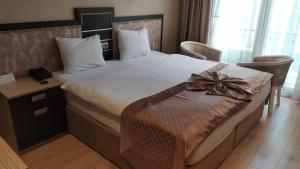 Postel nebo postele na pokoji v ubytování Othello Hotel