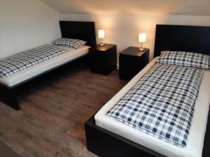 Posteľ alebo postele v izbe v ubytovaní Ferienhaus -Alte Feuerwehr- Mittelndorf
