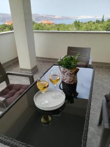 Nápoje v ubytovaní Apartment Villa Bijele Stijene