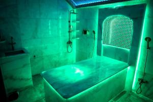 Koupelna v ubytování Cristal Hotel Abu Dhabi