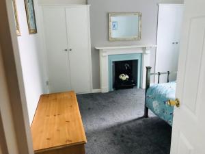 a room with a table and a bed and a fireplace at Character Town Centre 1 Bed Flat Boston in Boston