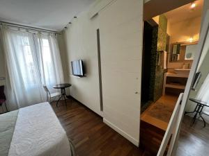 Televízia a/alebo spoločenská miestnosť v ubytovaní Al Castello