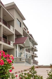 Rõdu või terrass majutusasutuses Revathi Resorts
