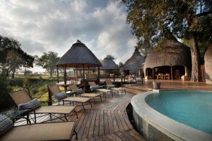 المسبح في Hoyo Hoyo Safari Lodge أو بالجوار