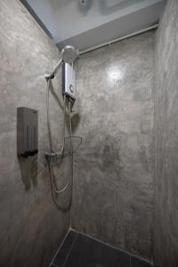 a shower in a bathroom with a roll up shower at SLEEP TO FLY HOTEL & HOSTEL suvarnabhumi airport in Bangkok