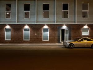 a car parked in front of a building at night at Schönes modernes Loft in Essen - Südviertel in Essen