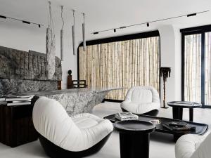 Uma área de estar em Myconian O, a Member of Design Hotels