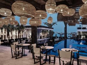 A piscina localizada em Myconian O, a Member of Design Hotels ou nos arredores