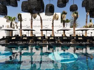 A piscina localizada em Myconian O, a Member of Design Hotels ou nos arredores