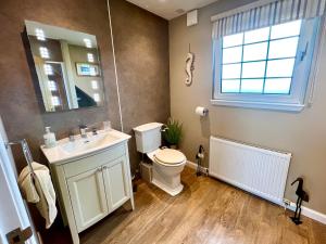 A bathroom at Toradale B&B