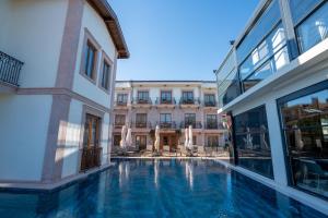 The swimming pool at or close to CUNDA BARADİEL Hotel