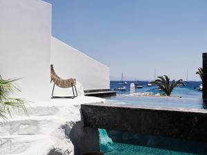 A piscina localizada em Myconian O, a Member of Design Hotels ou nos arredores