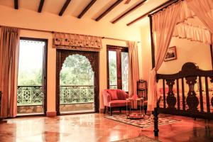 Tree of Life Resort Dehradun Foothills的休息区