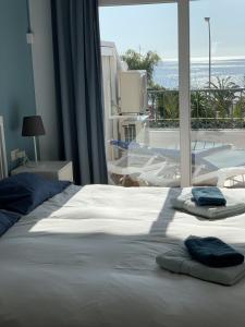 Posteľ alebo postele v izbe v ubytovaní sunny Apartment frontline Burriana