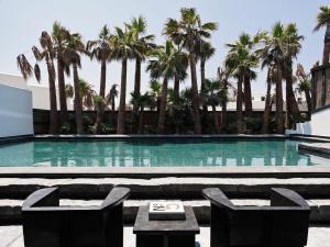 A piscina localizada em Myconian O, a Member of Design Hotels ou nos arredores