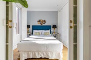 Giường trong phòng chung tại Madrid 1915 Private Suites