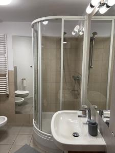 Łazienka w obiekcie La Playa Apartament z ogródkiem