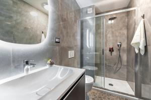 Koupelna v ubytování Guesthouse Santin + 37 fotografií