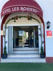 Gallery image of Hotel Les Rosiers in La Rochelle