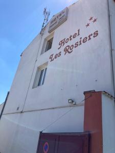 Gallery image of Hotel Les Rosiers in La Rochelle