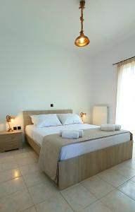 Postel nebo postele na pokoji v ubytování Moriana Stone Villa, panoramic view and garden