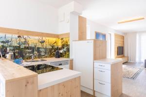 Kuchnia lub aneks kuchenny w obiekcie Alpenrock Schladming by ALPS RESORTS